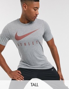 Серая футболка с галочкой Nike Training Tall-Серый