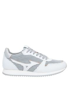 Низкие кеды и кроссовки Mizuno