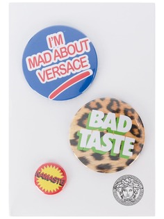 Versace значки с принтом и логотипом