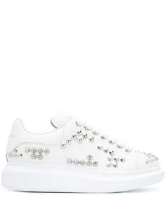 Alexander McQueen массивные кроссовки с заклепками