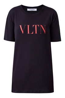 Черная футболка с ярким логотипом Valentino