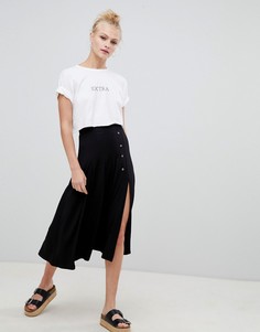 Короткая расклешенная юбка с разрезом и кнопками ASOS DESIGN-Черный