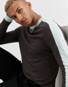 Коричневый лонгслив с контрастными вставками ASOS DESIGN
