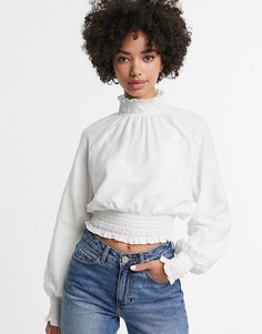 Белый лонгслив с присборенной горловиной Monki
