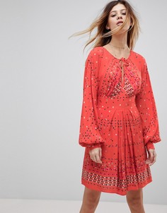 Короткое приталенное платье с принтом Free People Coryn-Красный