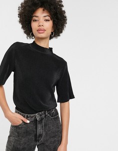 Черный топ в рубчик с высоким воротом и короткими рукавами Monki