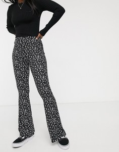 Расклешенные брюки с цветочным принтом ASOS DESIGN-Мульти