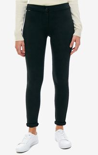 Зауженные черные брюки в классическом стиле Lacoste