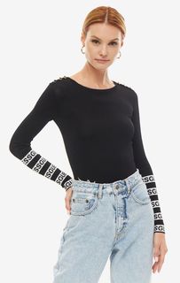 Джемпер черного цвета с монограммой бренда Guess