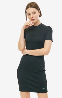 Приталенное черное платье из плотного трикотажа Calvin Klein Jeans