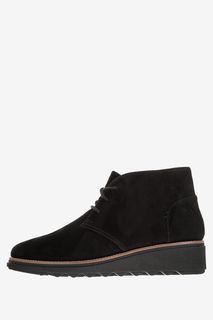 Черные замшевые ботинки на танкетке Clarks