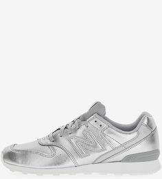 Серебристые кроссовки с вкладной стелькой New Balance