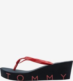 Красные сланцы на платформе Tommy Hilfiger