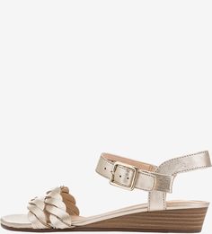 Кожаные сандалии золотистого цвета Clarks