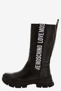 Демисезонные кожаные полусапоги черного цвета Love Moschino