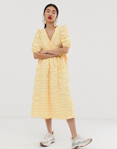 Фактурное свободное платье с запахом ASOS WHITE-Желтый