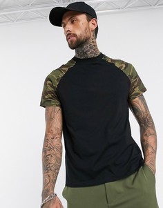 Футболка с камуфляжным принтом на рукавах реглан ASOS DESIGN-Черный