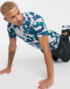 Футболка с геометрическим камуфляжным принтом Nike Training-Серый