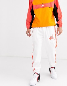 Белые джоггеры с полосой сбоку Nike Jordan-Белый