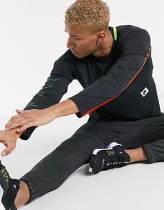 Черный лонгслив Nike Training sport pack