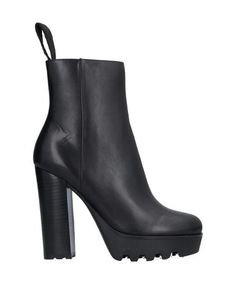 Полусапоги и высокие ботинки Guess