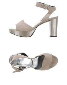 Сандалии Stuart Weitzman