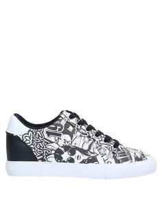 Низкие кеды и кроссовки Guess