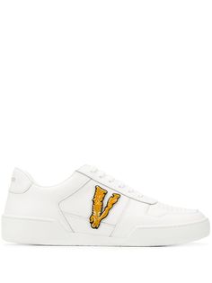 Versace кроссовки с декором V