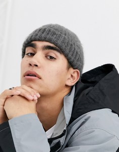 Темно-серая шапка-бини в рубчик из пушистой пряжи ASOS DESIGN-Серый