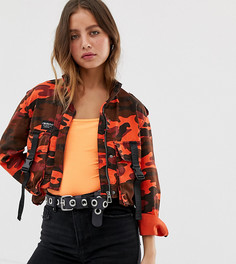 Укороченная куртка с камуфляжным принтом Bershka-Красный