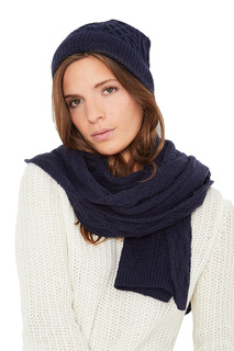 set: scarf, cap William de Faye