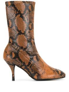 Stuart Weitzman ботильоны Slaine с тиснением под кожу змеи