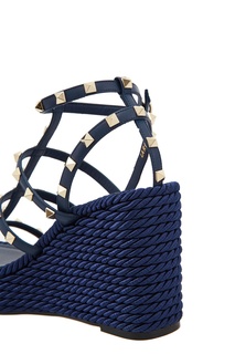 Босоножки на танкетке Valentino Garavani Rockstud