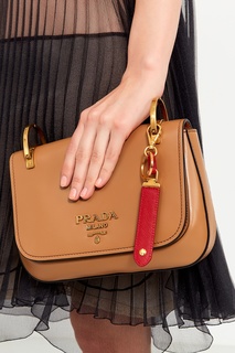 Красный кожаный брелок Prada