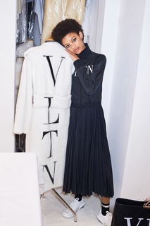 Черная плиссированная юбка Valentino