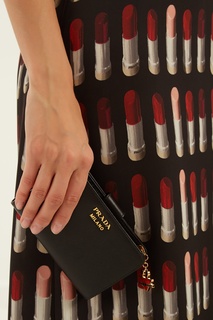 Черный кошелек на молнии Prada