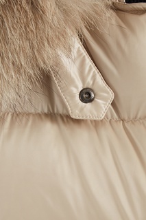 Белая куртка с мехом Moncler