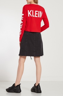 Красный лонгслив с логотипами Calvin Klein