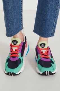Яркие комбинированные кроссовки Falcon Adidas