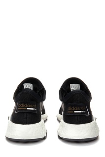 Черные кроссовки с белой подошвой Adidas