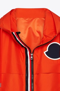 Оранжевая куртка с логотипом Moncler