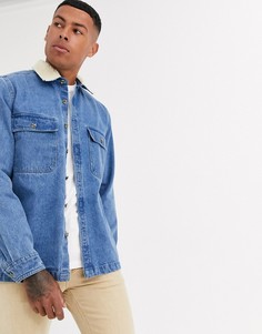 Джинсовая рубашка навыпуск с воротником из искусственной цигейки ASOS DESIGN-Синий