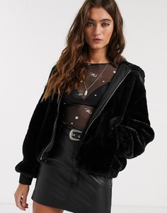 Черная куртка из искусственного меха с капюшоном Bershka-Черный
