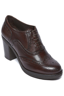 ankle boots British passport