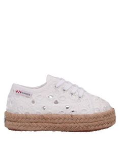 Низкие кеды и кроссовки Superga