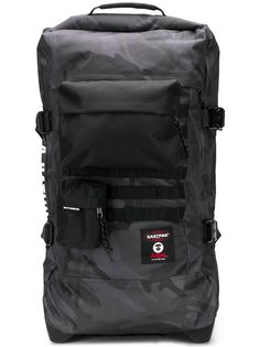 Eastpak дорожная сумка с камуфляжным принтом
