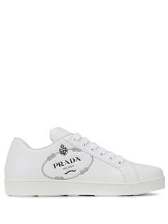 Prada кроссовки с логотипом