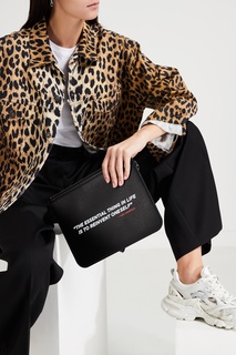 Черный кожаный клатч с надписью Karl Lagerfeld
