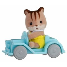Игровой набор Sylvanian Families Бельчонок на машине 5203