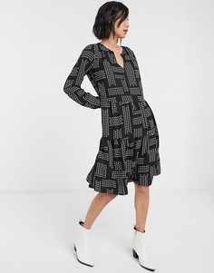 Свободное платье с геометрическим принтом и ярусной оборкой Only-Мульти